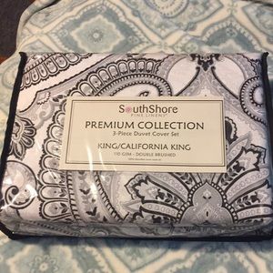 SouthShore King size Duvet Set NEW